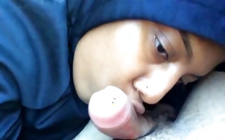 Horney arab girlfriend gives a damp oral sex in homemade porn